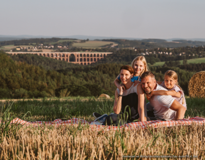 Familienzeit mit Blick auf die Göltzschtalbrücke (Foto: Archiv TVV, K. Pool)