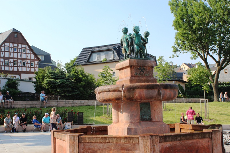 Rudolphbrunnen (Foto Stadt Oelsnitz Erzgeb.)