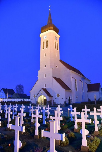 Pfarrkirche Ralbitz mit Friedhof © Gemeinde Ralbitz-Rosenthal